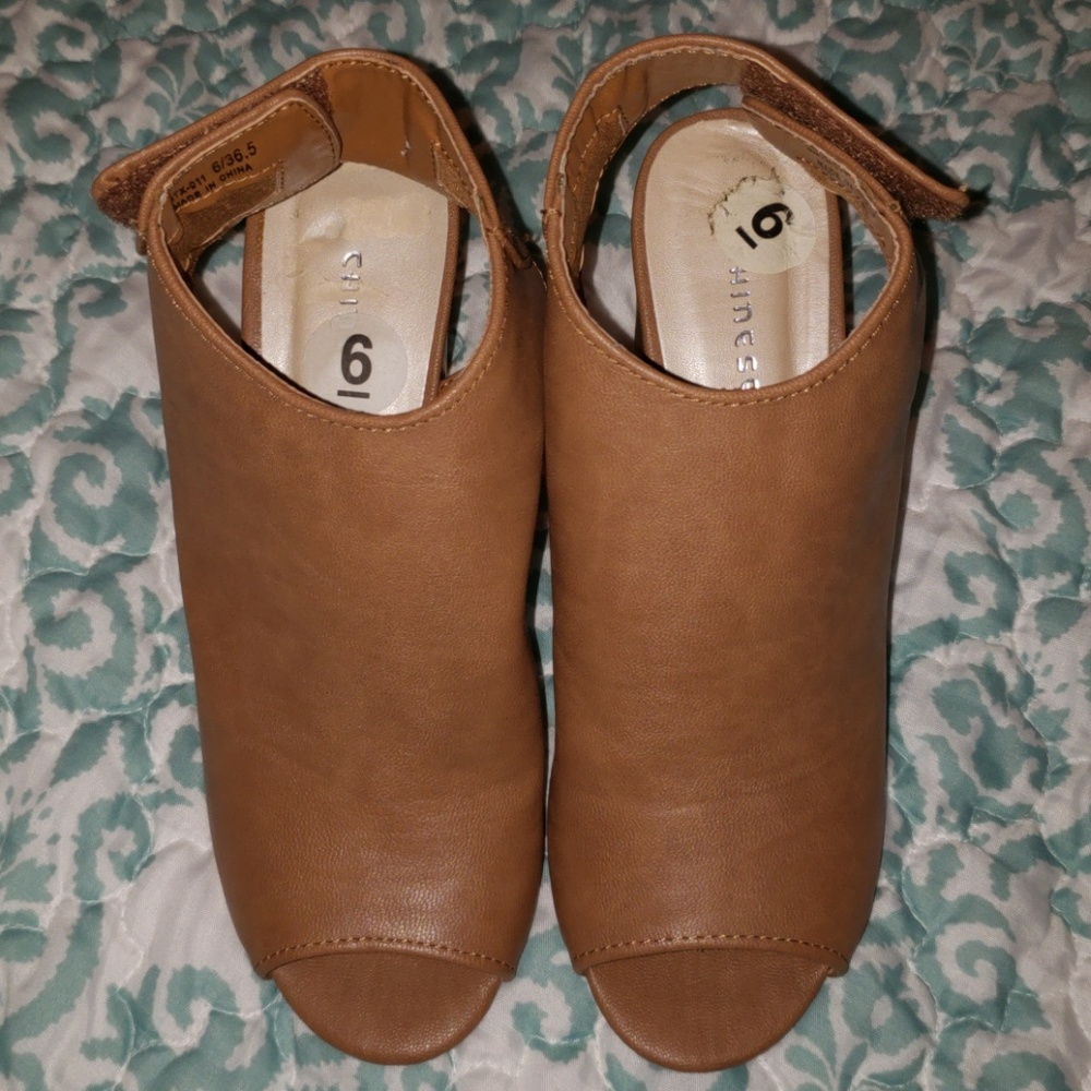 Chinese Laundry open toe booties 6m